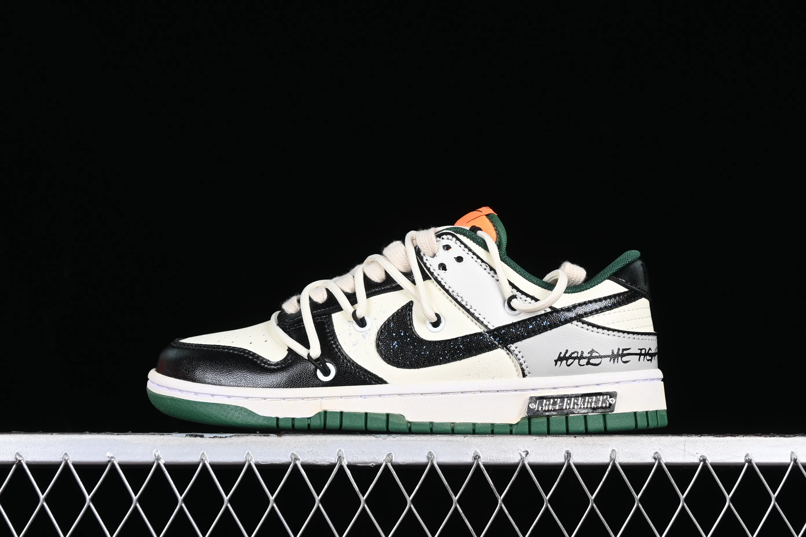 All Categories Nk SB Dunk Series Nk SB Dunk Low Low-top sneakers Customized large box Nk Dunk Low "Miami Hurricanes" Space Exploration Star Trek Customized version of deconstructed straps Retro distressed low-top sneakers DD1391-300